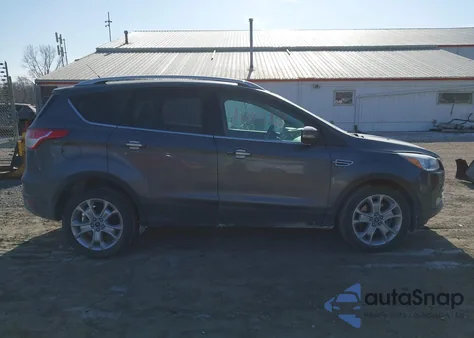 2016 Ford Escape Titanium z USA, uszkodzony, nr VIN 1FMCU9JX6GUA62390